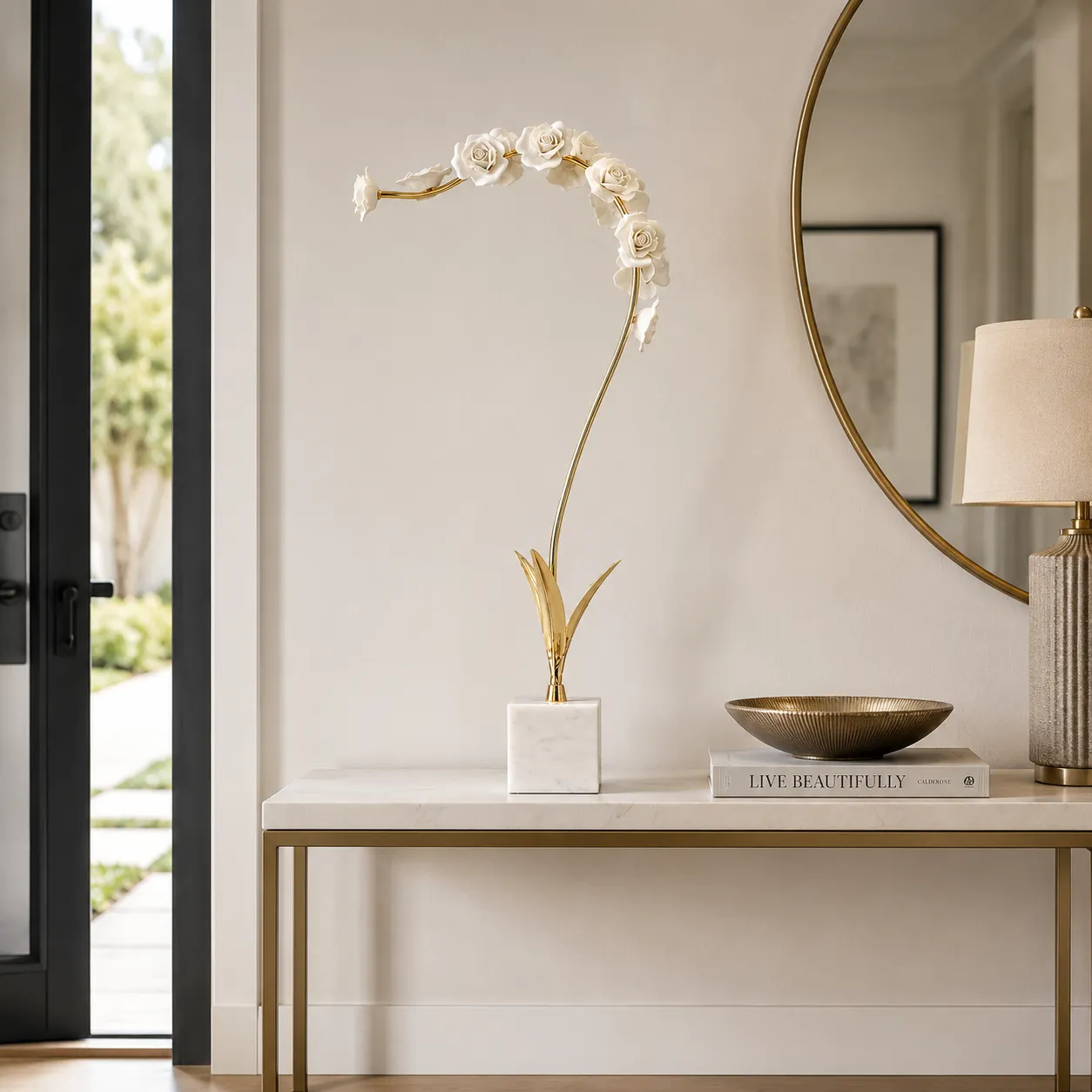 Adorno de acero inoxidable rama curva con rosas de porcelana blancas sobre base de mármol, Grande (30*63cm)