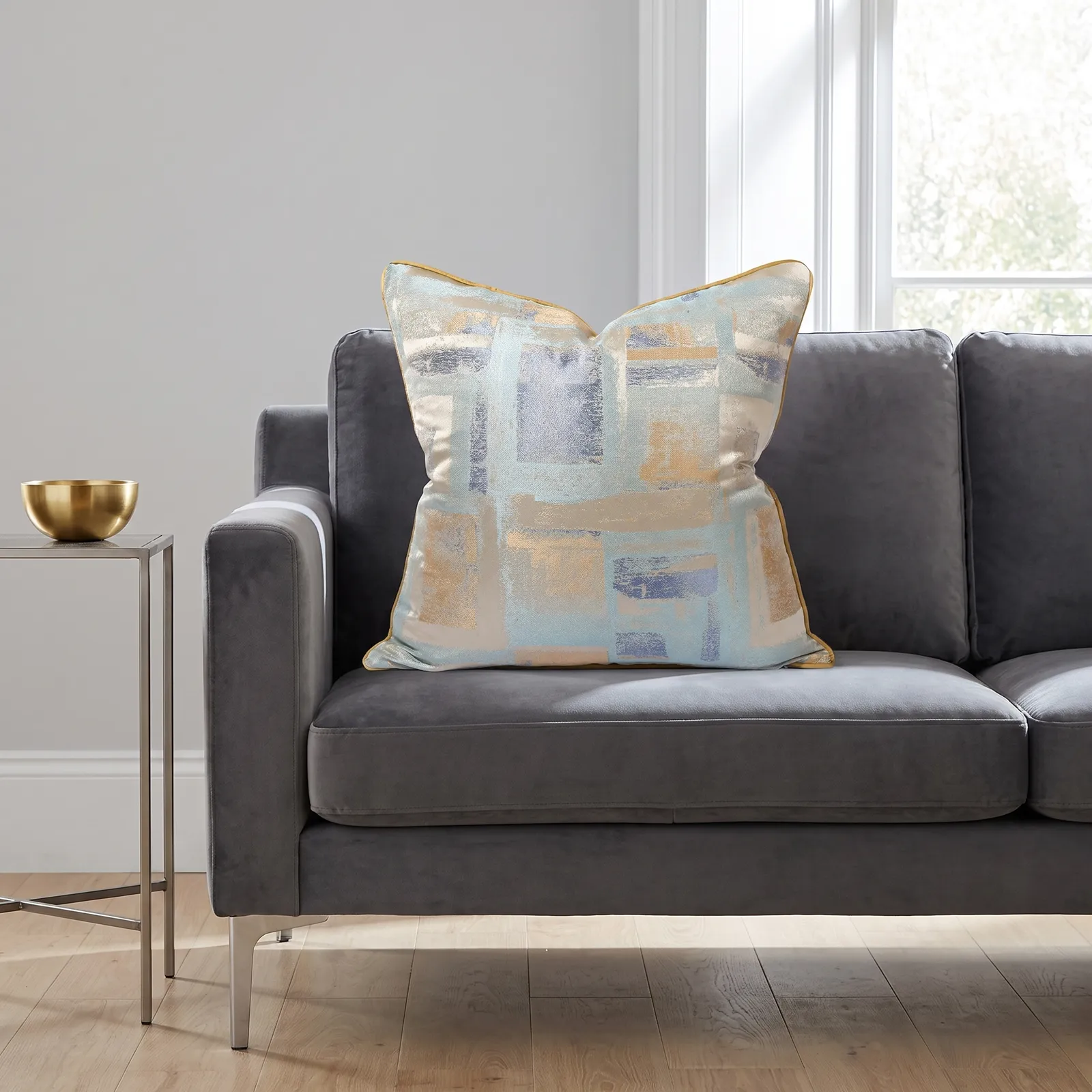 Cojín tela Jacquard geométrico, Dorado y celeste (45*45cm)
