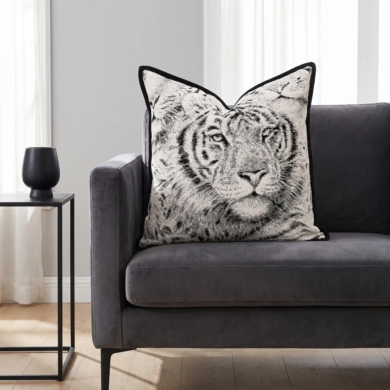 Cojín tela Jacquard león, Negro y gris (45*45cm)