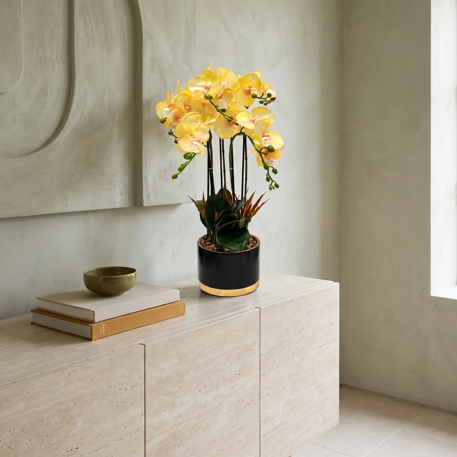 Orquídea artificial real al tacto color amarilla en maceta redonda azul con filos dorados de cerámica (17.5*69cm)