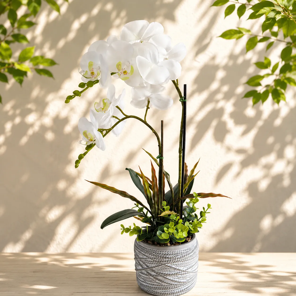 Orquídea artificial real al tacto color blanca en maceta redonda gris mate de cerámica (11*53cm)