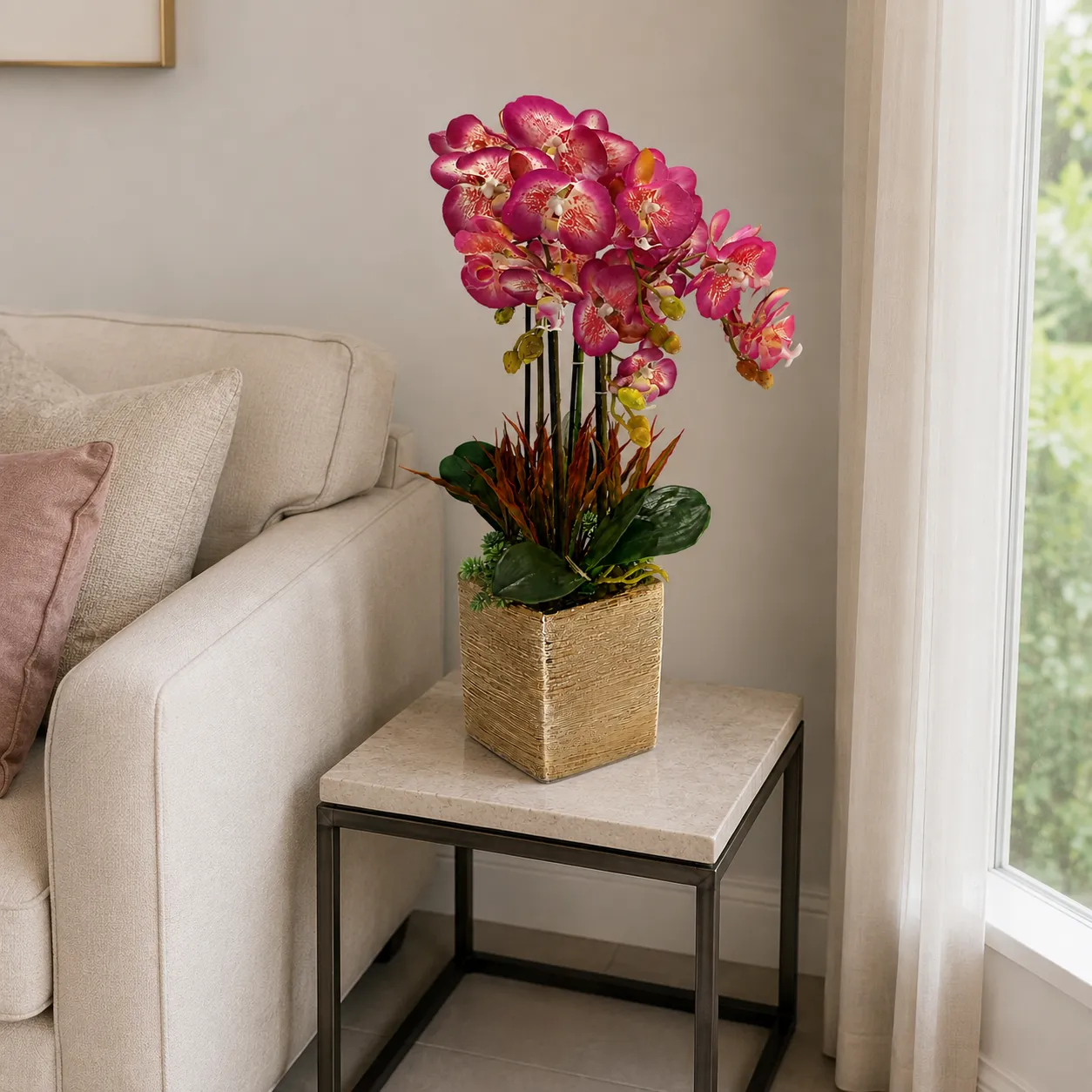 Orquídea artificial real al tacto color lila con beige en maceta cuadrada dorada de cerámica (14*67cm)