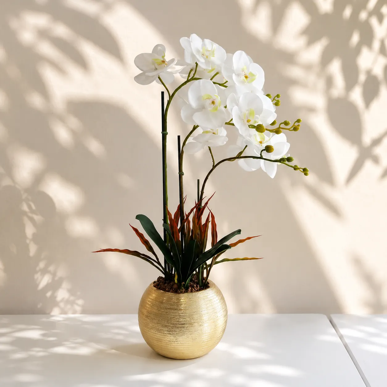 Orquídea artificial real al tacto color blanca en maceta redonda dorada de cerámica (16*66cm)