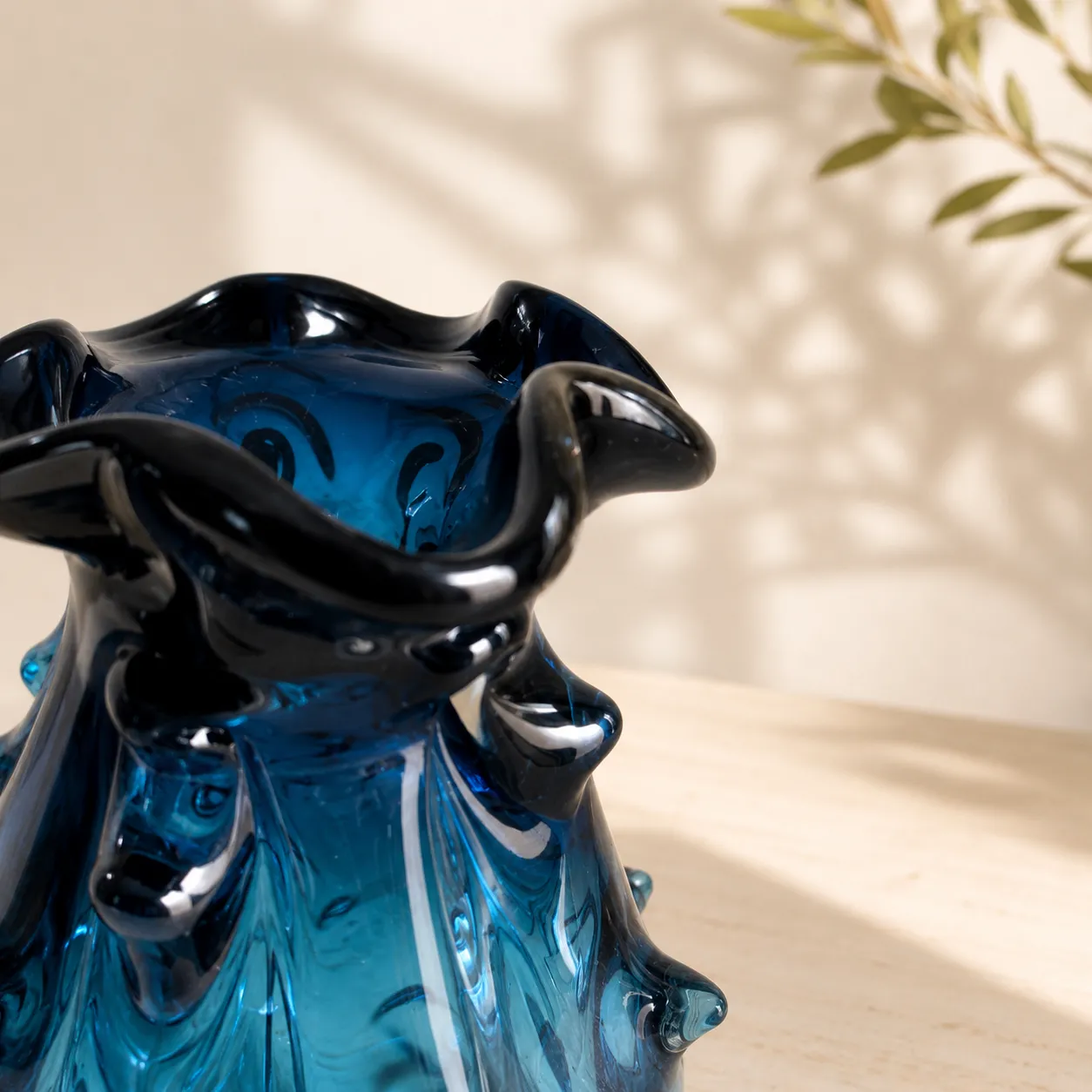 Jarrón de cristal de Murano ondulado mediano, Azul (16*22cm)