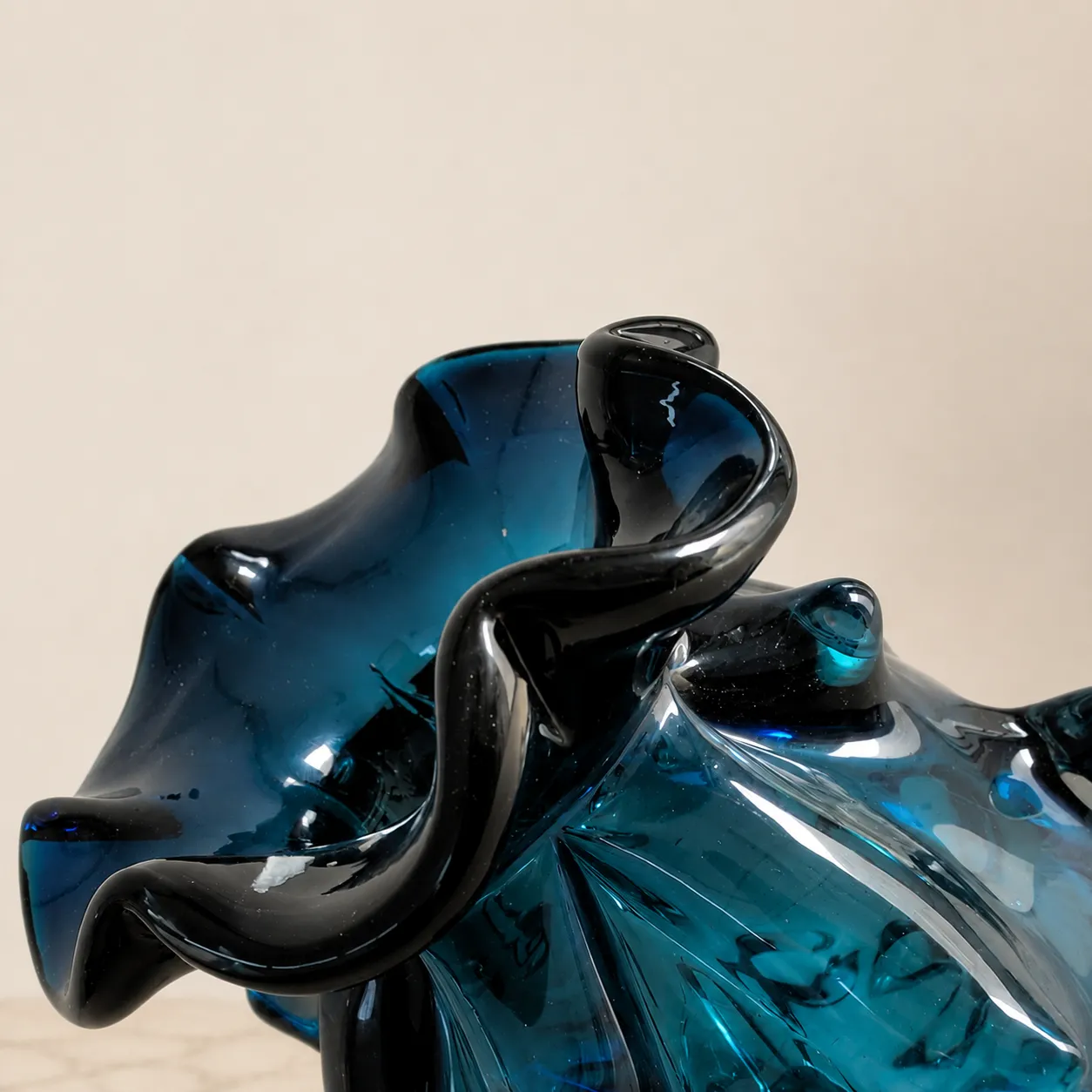 Jarrón de cristal de Murano ondulado pequeño, Azul (16*19cm)