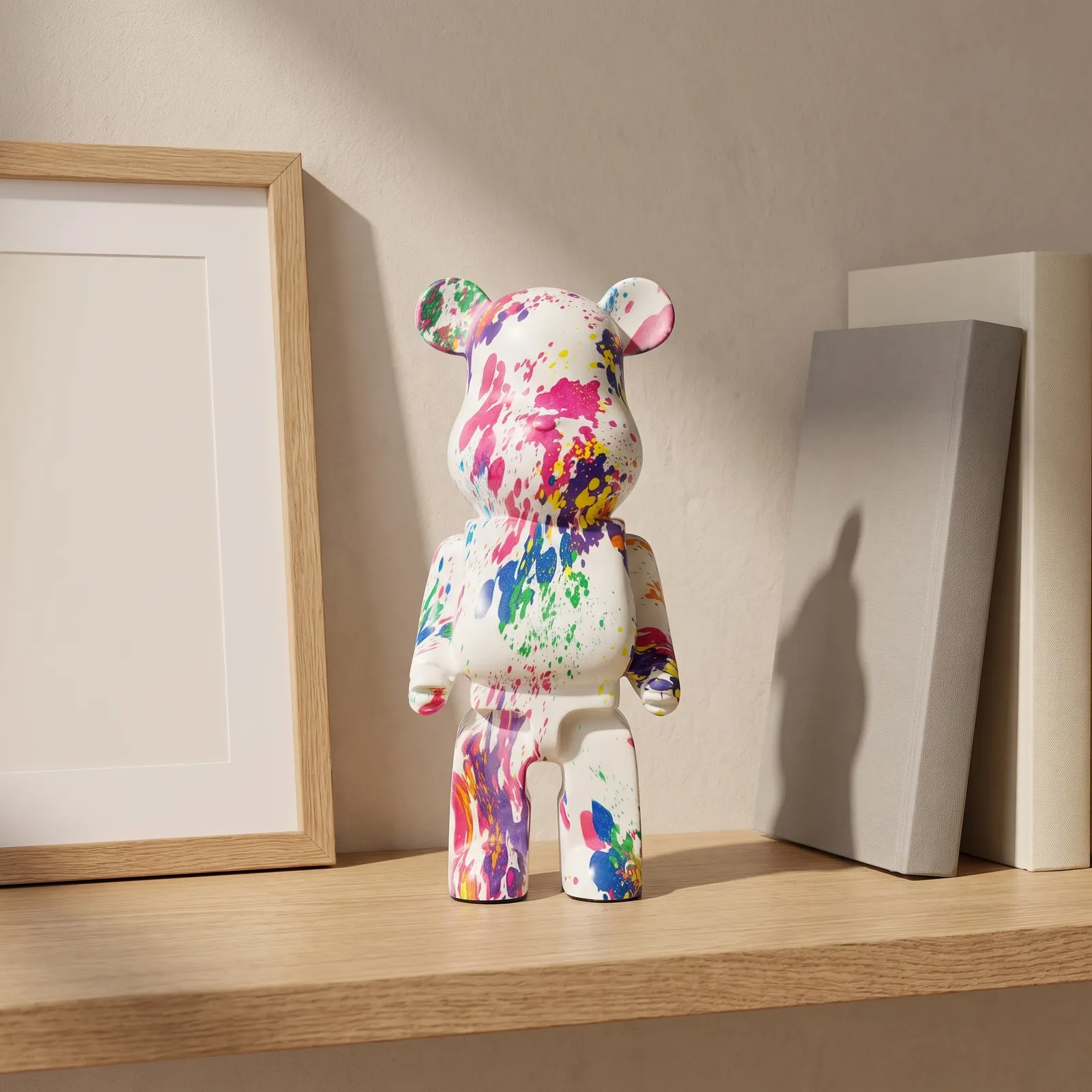Adorno oso coleccionable estilo graffiti, Blanco multicolor (11*8*28cm)