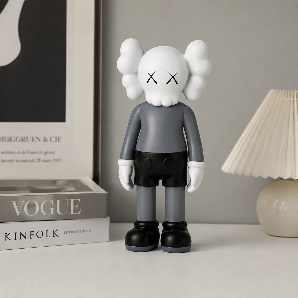 Adorno muñeco coleccionable estilo urbano, Gris y negro (13*8*30cm)
